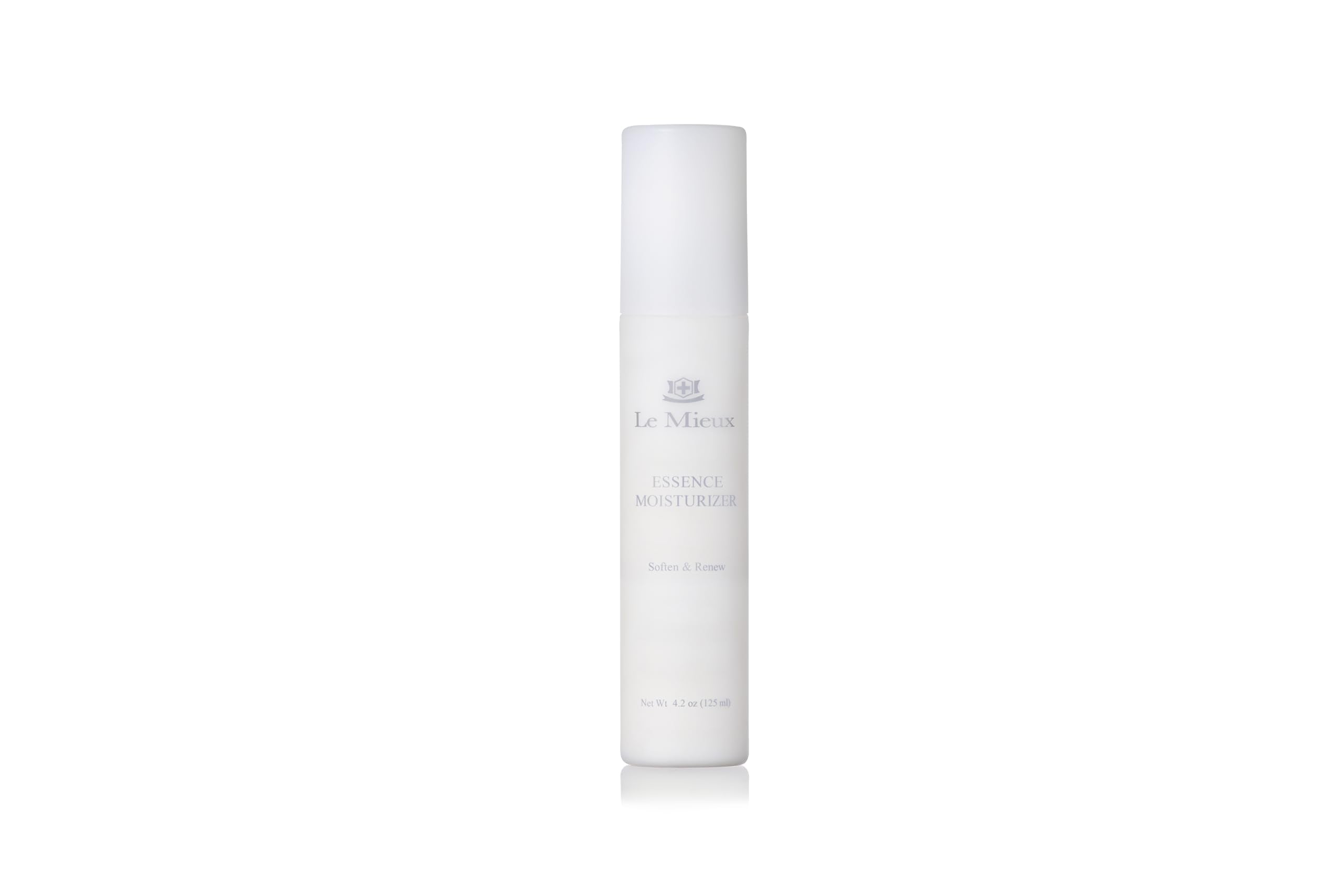 Le Mieux Essence Moisturizer bottle pour demonstrates lightweight hydration for daily use.