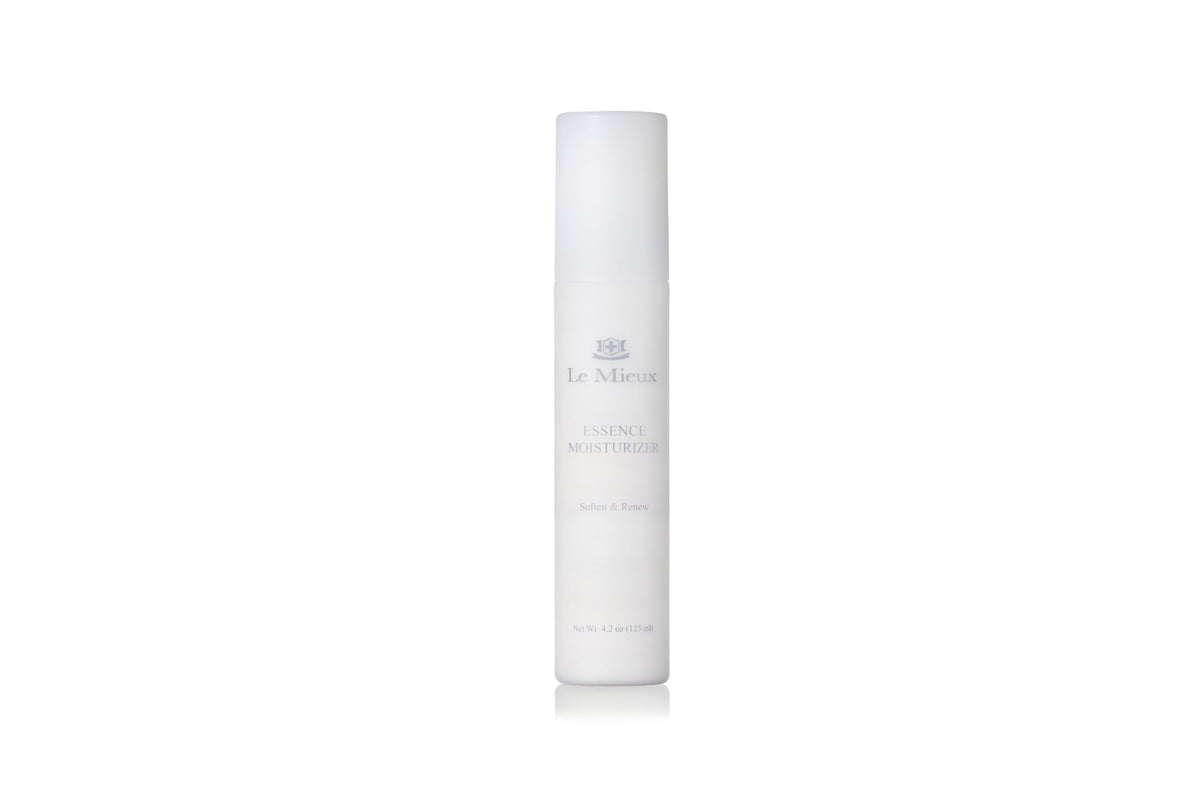 Le Mieux Essence Moisturizer bottle pour demonstrates lightweight hydration for daily use.