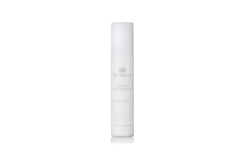 Le Mieux Essence Moisturizer bottle pour demonstrates lightweight hydration for daily use.