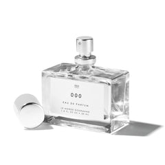 Le Monde Gourmand 000 spray on wooden surface conveys versatile everyday scent