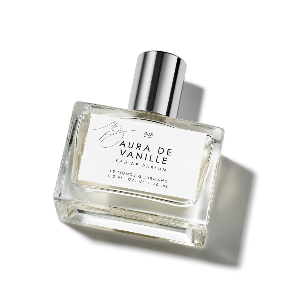 Le Monde Gourmand Aura de Vanille bottle cap close-up showing warm vanilla mood