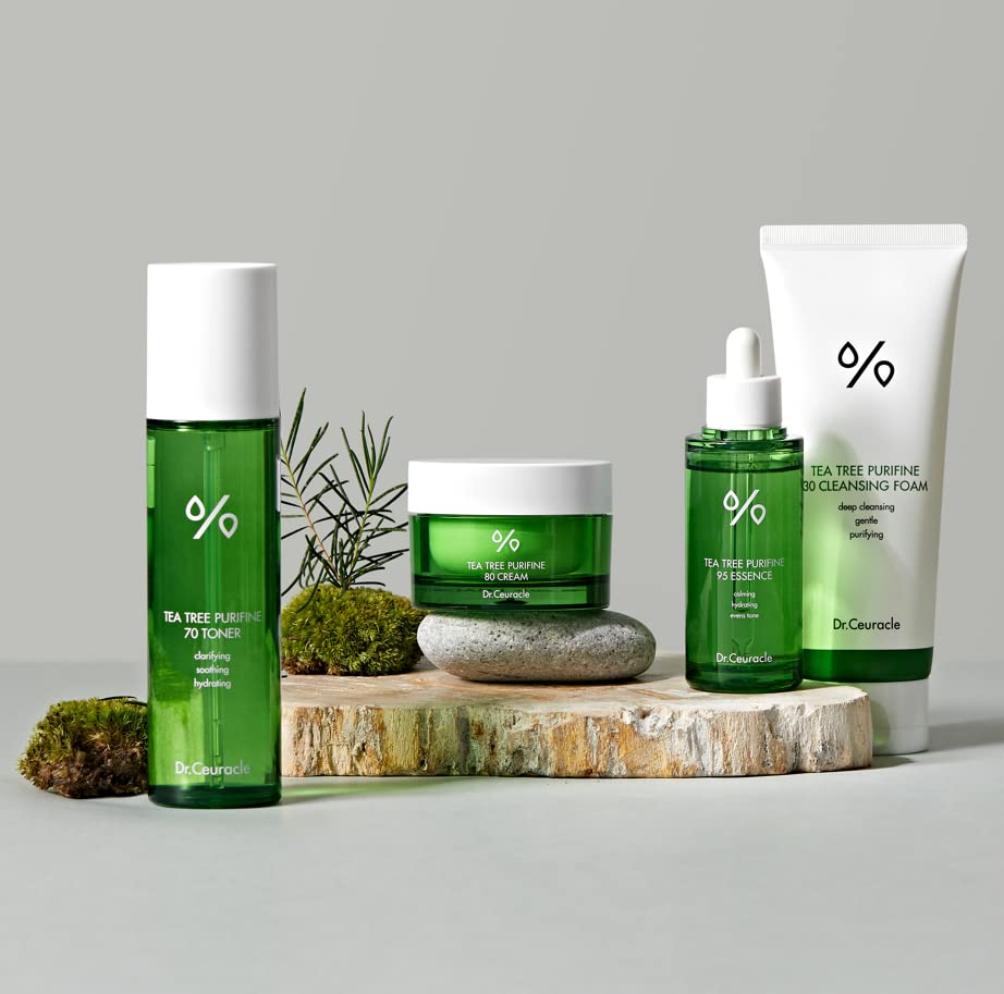 Leegeehaam Tea Tree Purifine Cleansing Foam gel-to-foam transition demonstrates versatile cleansing texture.