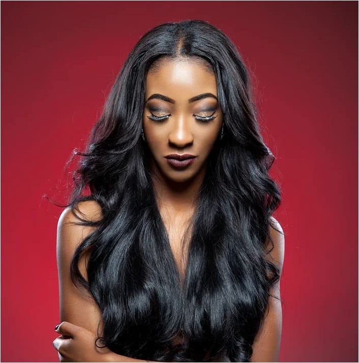 LEVV1 Simply Stylin Light Silk Spray refreshes texture after styling.