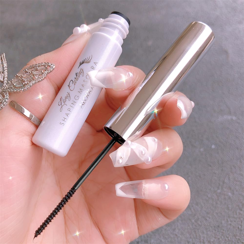 LESITI mascara finishes eye makeup with refined, defined lashes for any look.