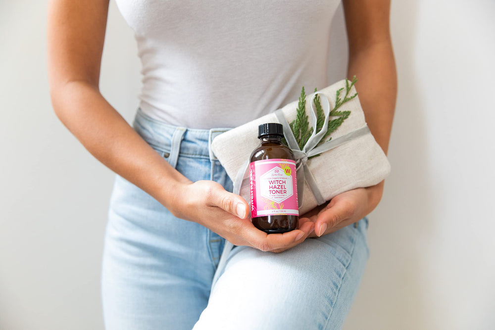 Cotton pad applying Leven Rose toner for easy use.