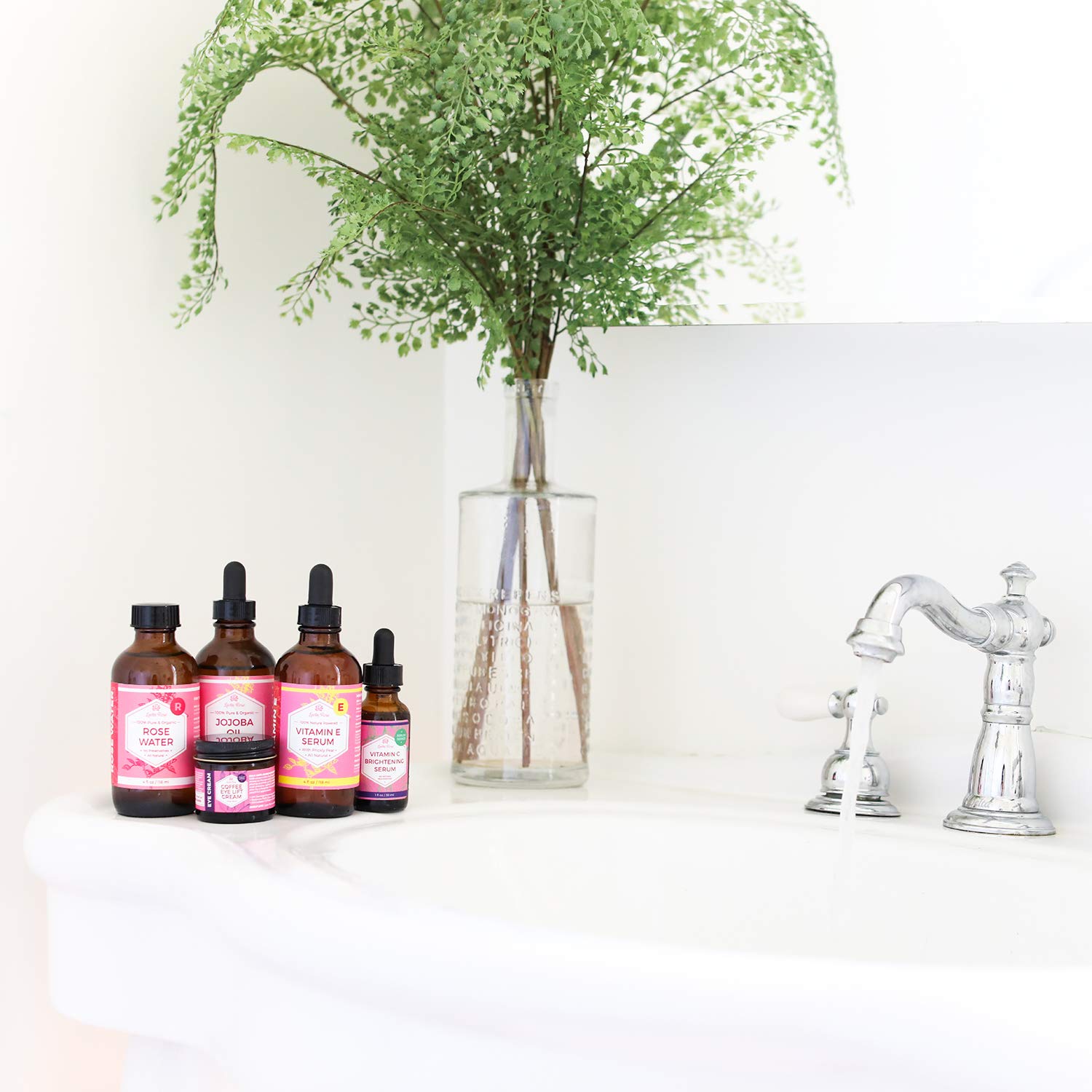 Product packaging box of Leven Rose vitamin C serum