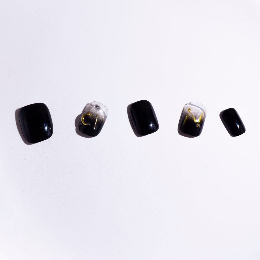 Light Rain kit includes storage box and tools for easy manicure prep