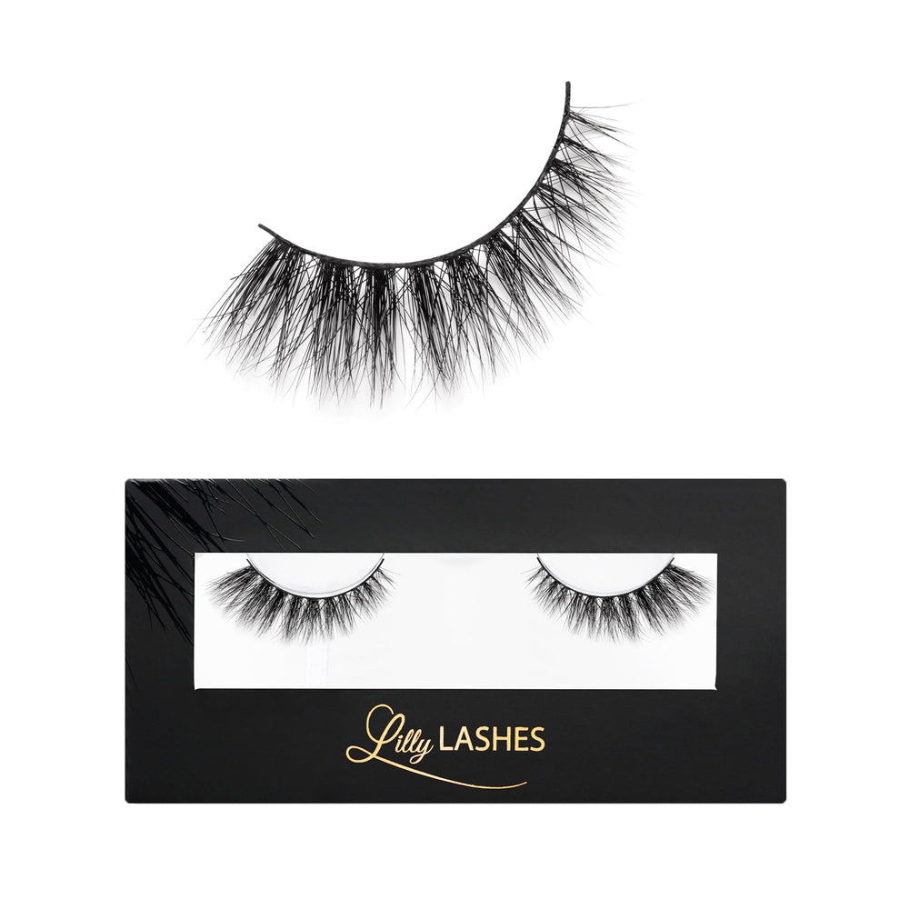 Lilly Lashes Doha 3D Mink Lashes deliver voluminous definition for glamorous evenings.