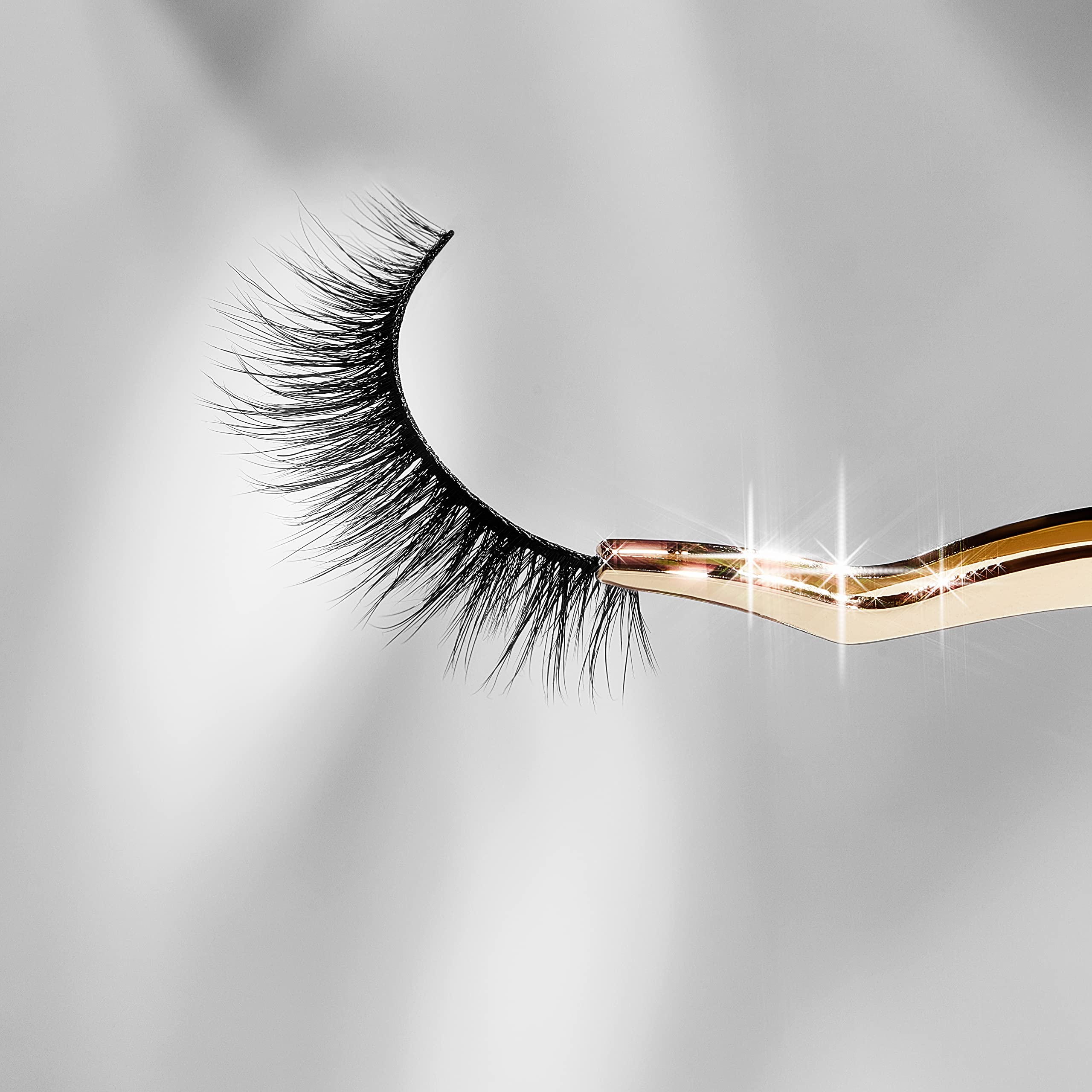 Handmade details of Lilly Lashes Everyday Blushing reveal precise craftsmanship