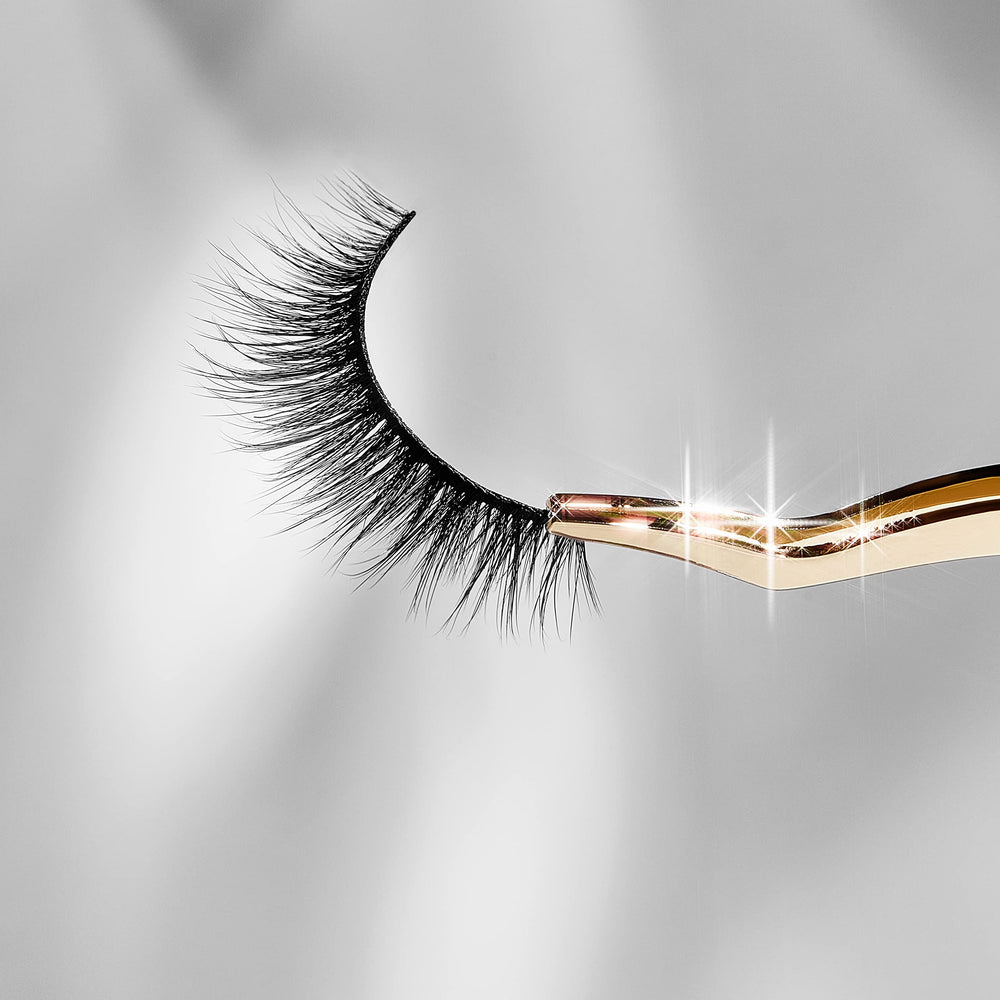 Handmade details of Lilly Lashes Everyday Blushing reveal precise craftsmanship