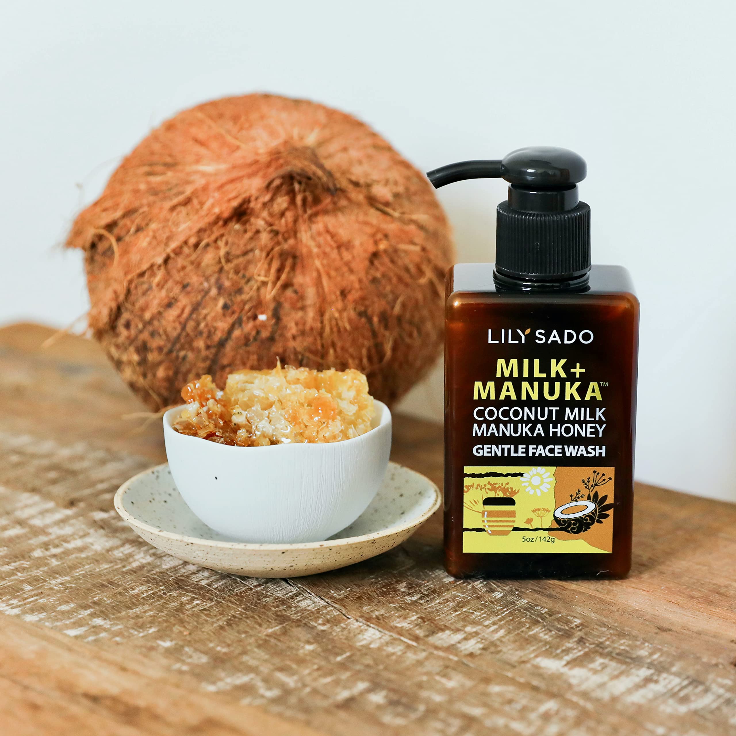 LILY SADO Milk+Manuka honey component boosts nourishment.