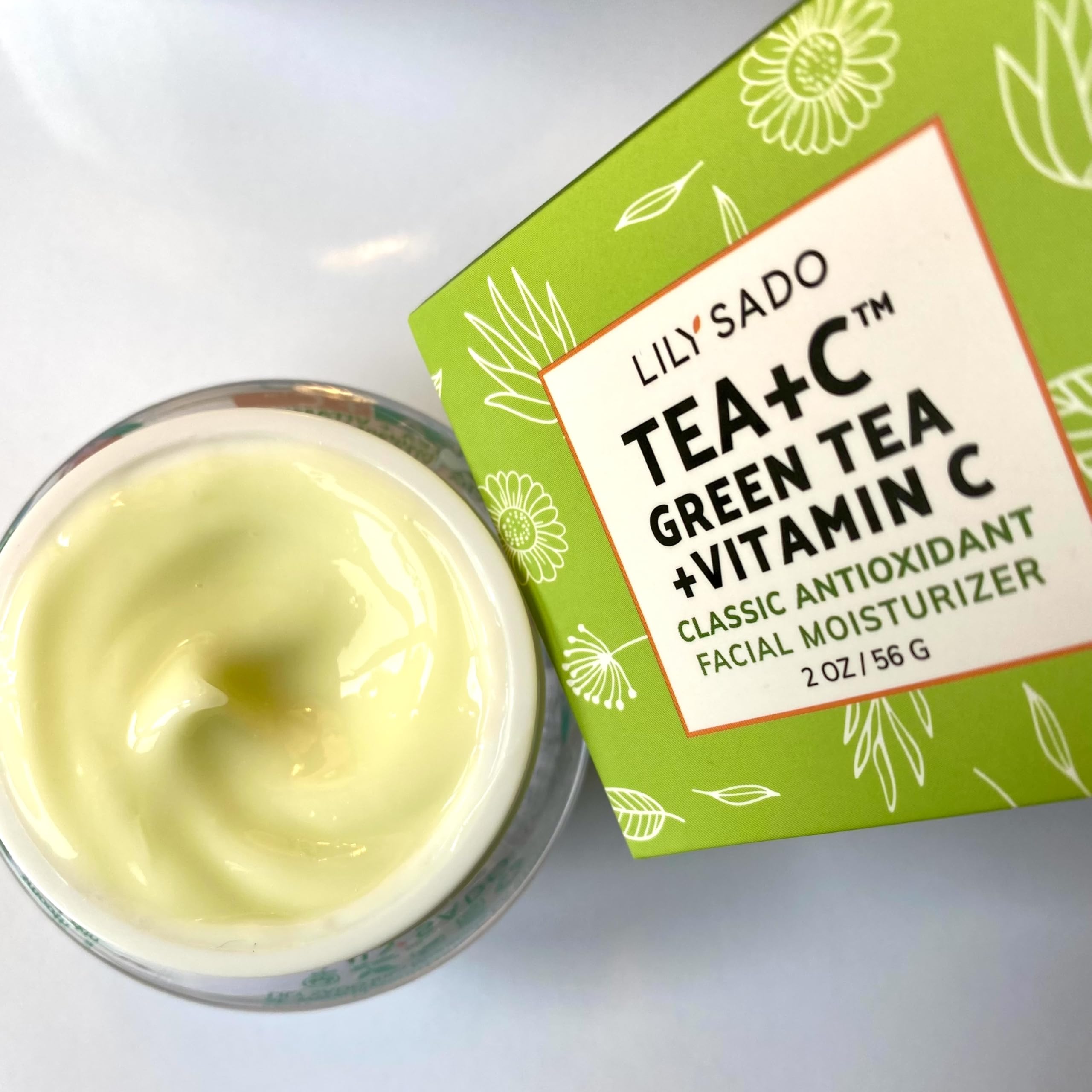 LILY SADO Tea+C application hands demonstrates easy daily routine for both women and men