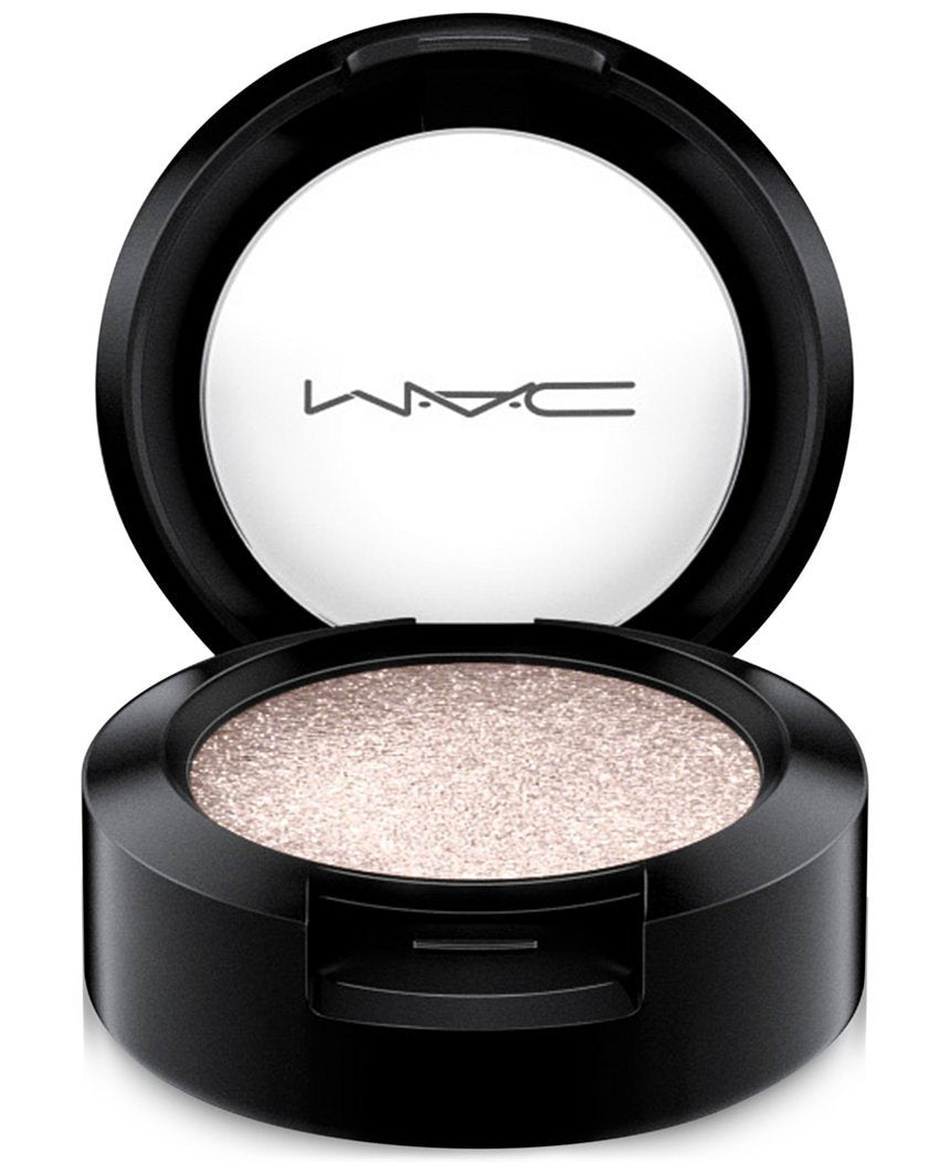 Lindesa MAC Bangin' Brilliant Glitter Eye Shadow delivers rich pigment and radiant sparkle for day-to-night looks.