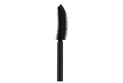 Lisa Eldridge Kitten Lash Mascara finish highlights long-wearing, smudge-proof results.