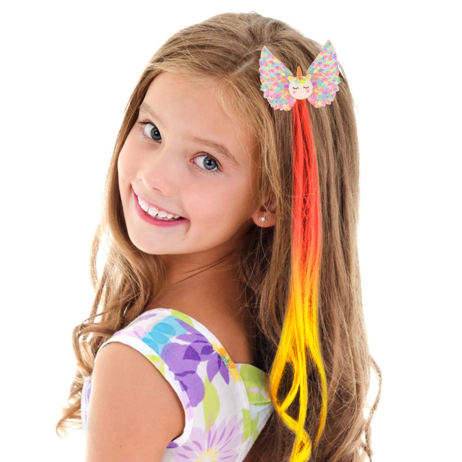 Little World secure-grip clip closeup, metal clamp detail highlighting durability for active kids.