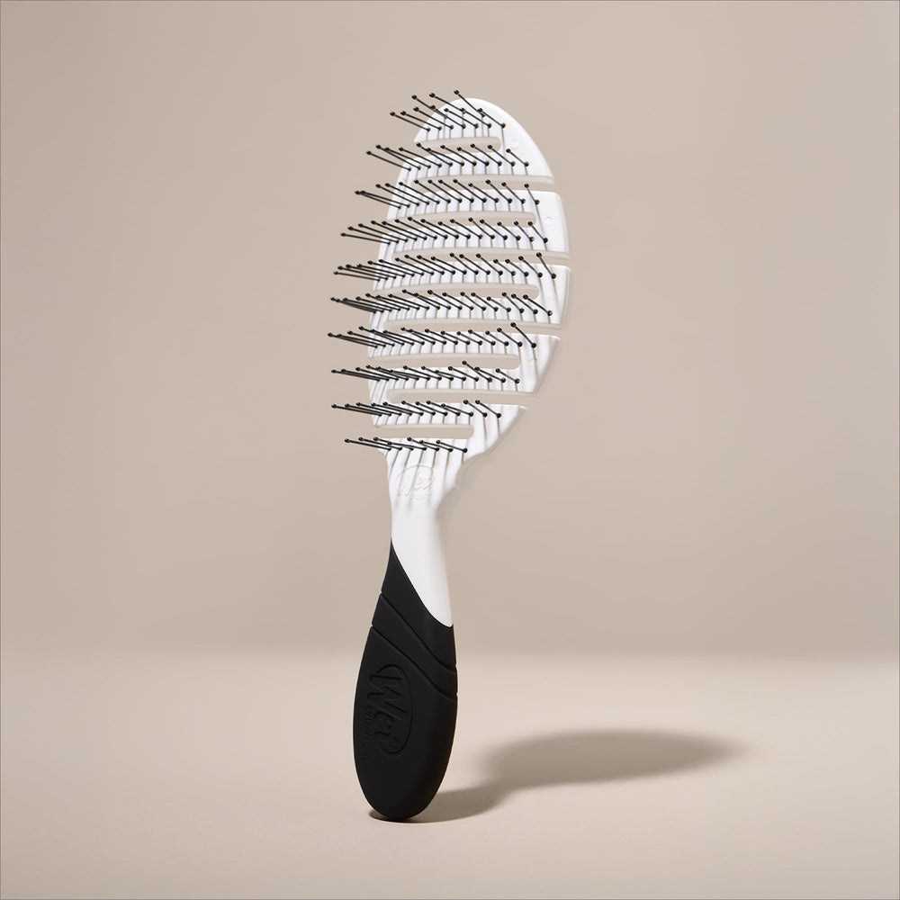 LolaVie detangles wet hair smoothly with Pro Flex Dry