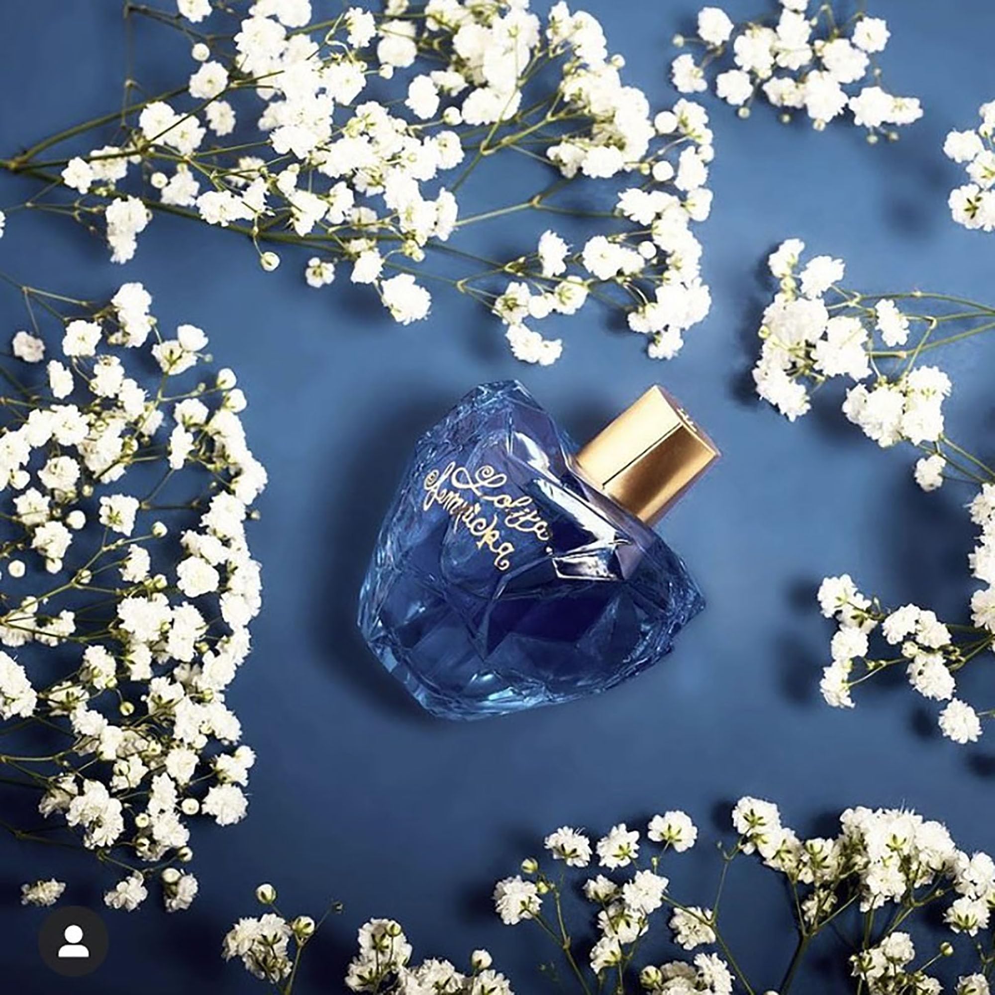 Lolita Lempicka Mon Premier spray application, easy to reapply through the day.