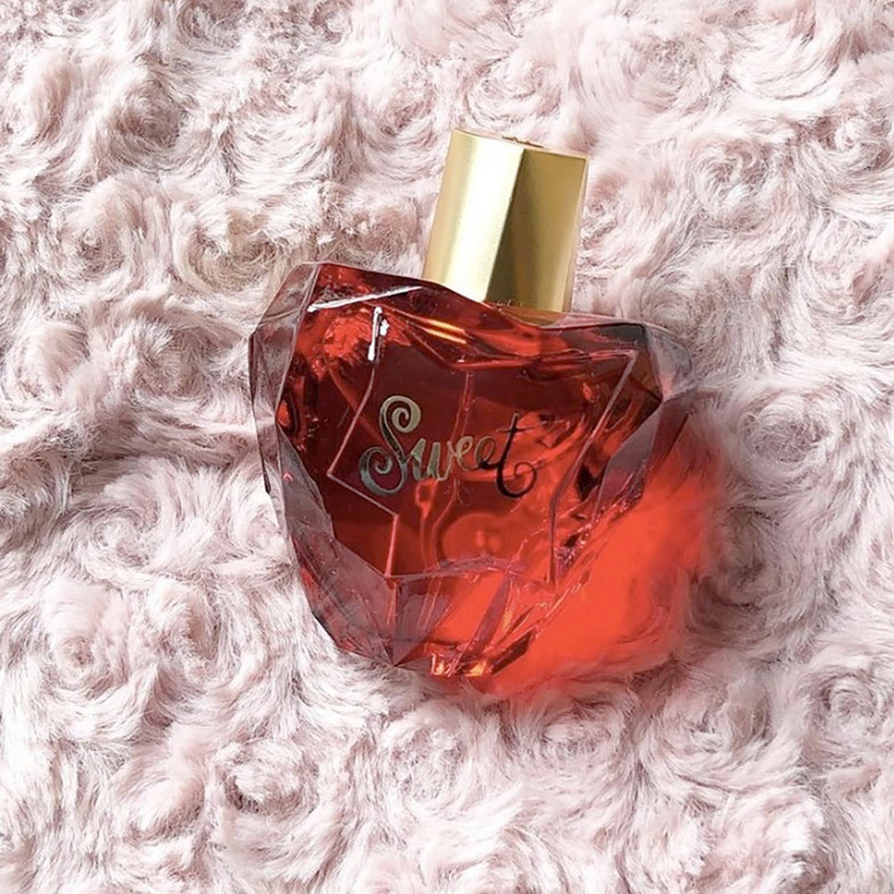 Lolita Lempicka Sweet cap detail emphasizing luxury in design.