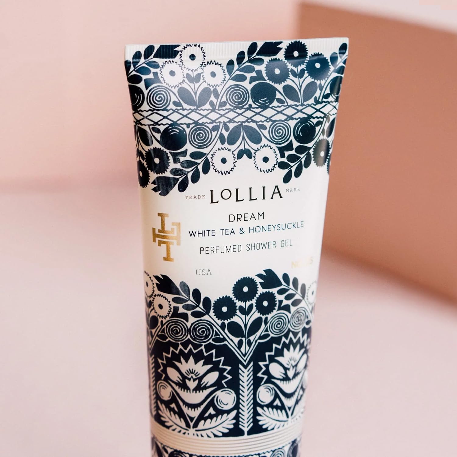 LOLLIA Dream Shower Gel enriched with shea butter and jojoba oil to soften skin.