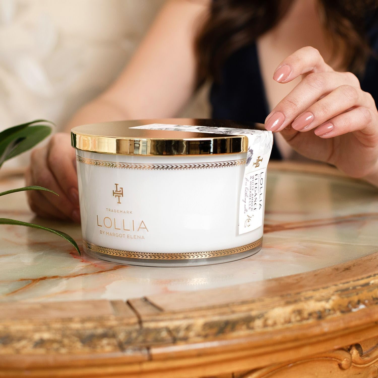 Gift-ready packaging of LOLLIA Elegance bath salts in elegant box