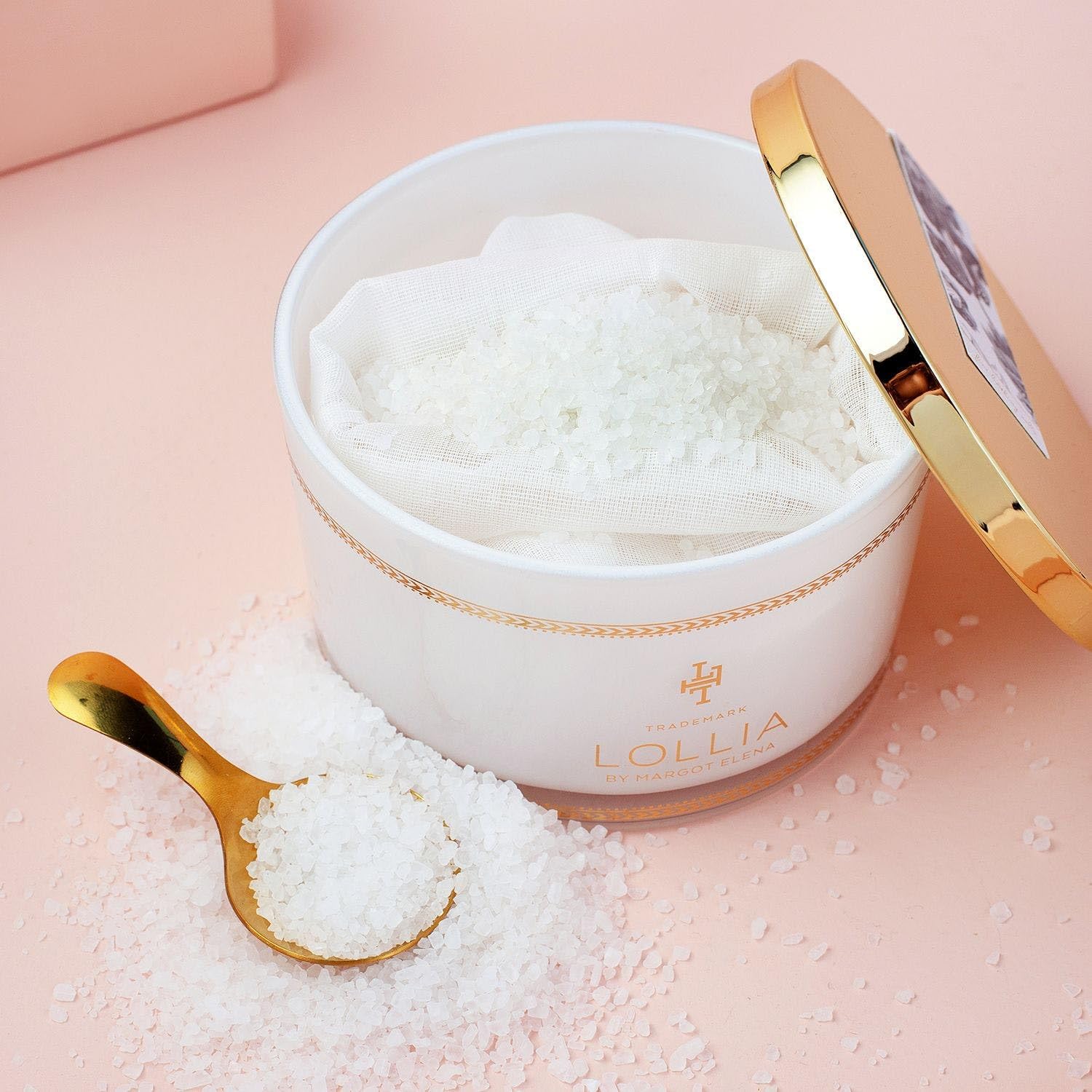LOLLIA Elegance label showing White Amber & Mirabelle fragrance and premium jar