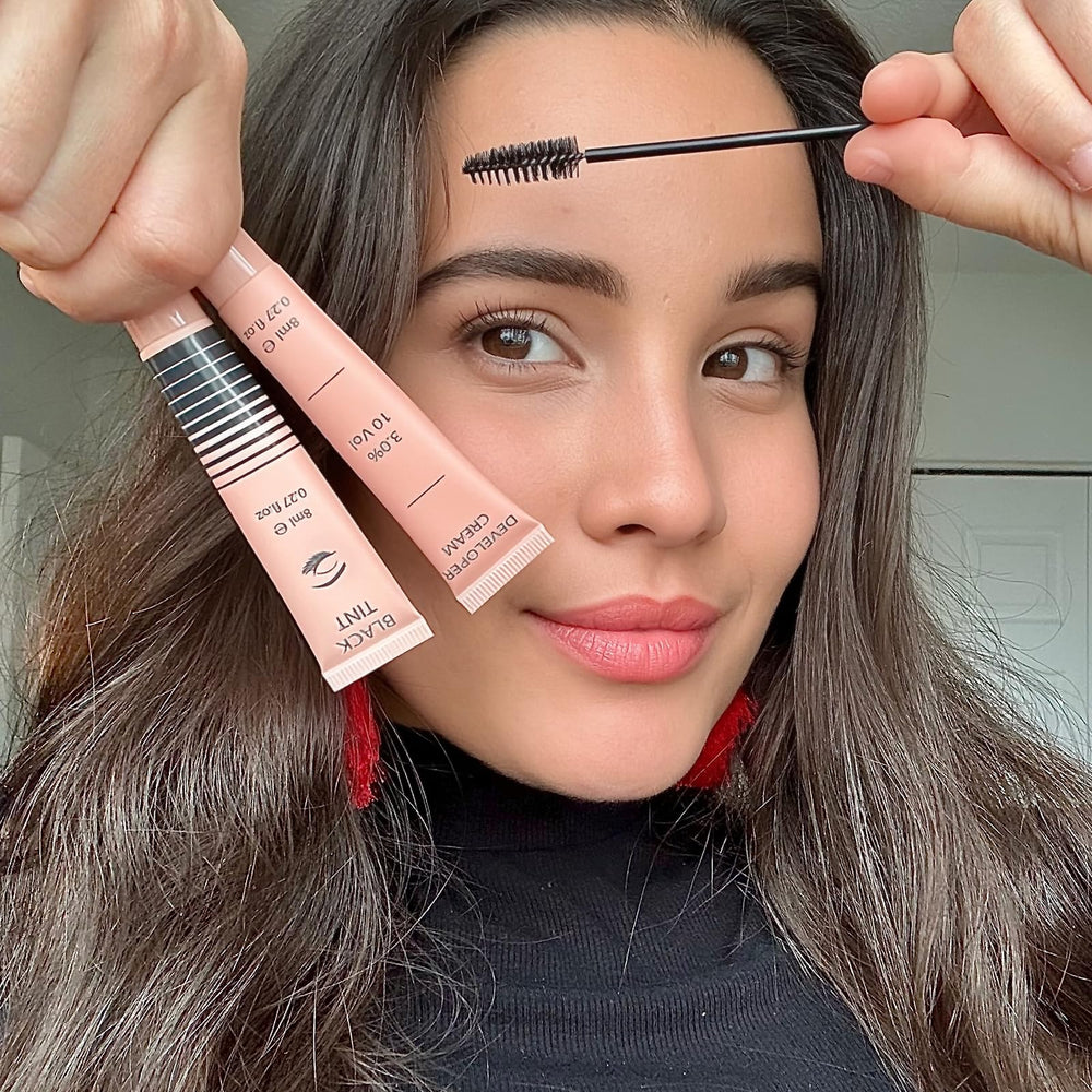 Lomansa tint results in glossy, defined lashes after application.