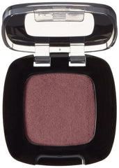 L'Oréal Paris Colour Riche Monos pigment close-up highlights gel-to-powder texture and even application.