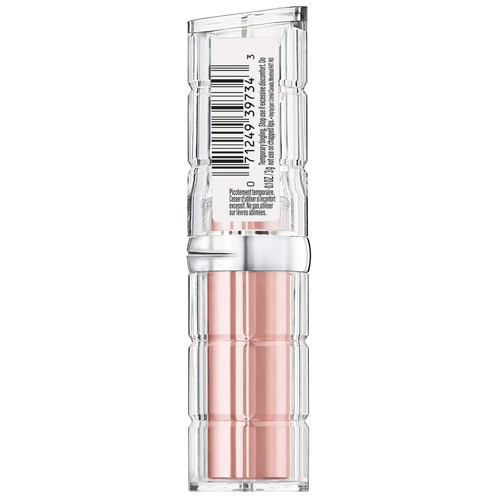 Close-up of lips with a soft flush and high shine using Colour Riche Plump and Shine