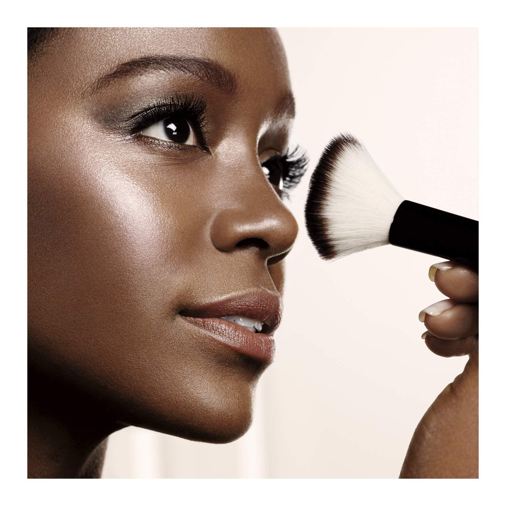 L'Oreal Paris Lumi Shimmerista swatch demonstrates universal shade versatility on skin.