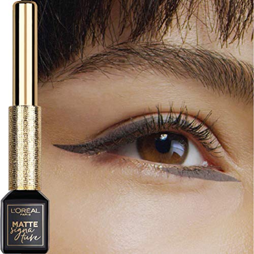 Transfer-resistant finish of Matte Signature eyeliner on lids