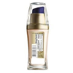 L’Oréal Paris Visible Lift Serum Absolute Foundation applied for even tone and hydration
