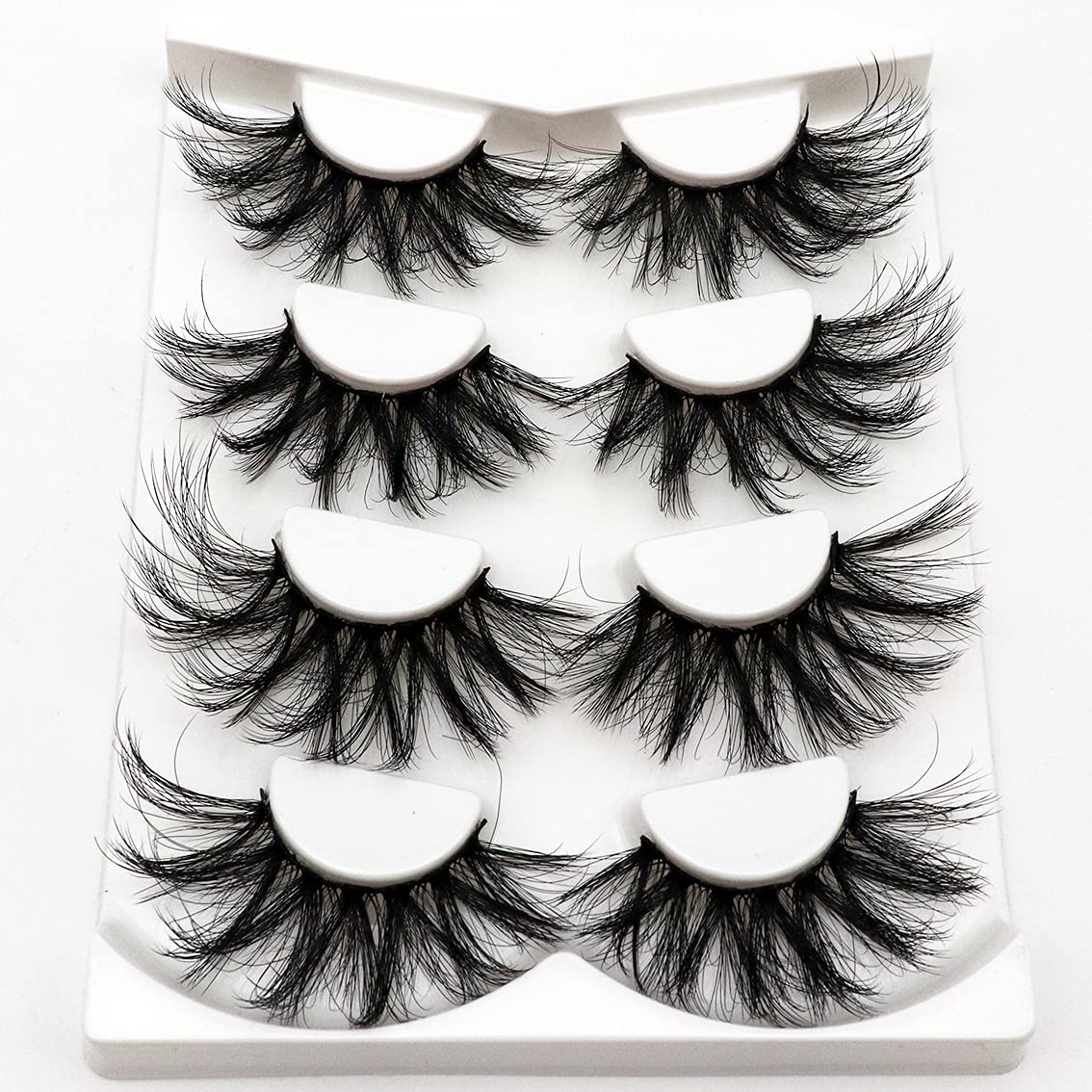 Losha 25mm lashes close-up with dramatic volume for bold eyes.