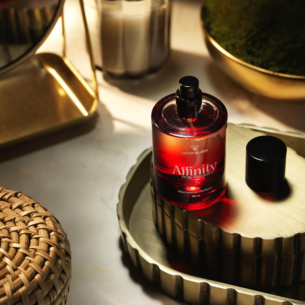 LOVERY Affinity Pure Passion bottle top highlights premium design