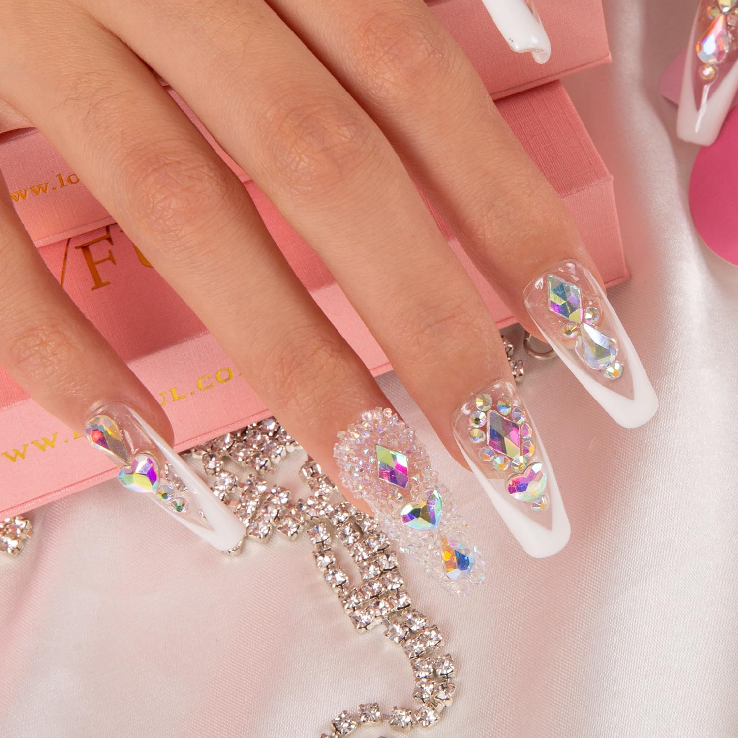 LOVFUL Aurora Light hand-model nails in elegant coffin shape for daily wear