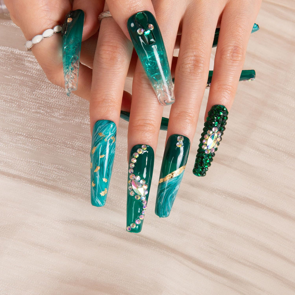 Reusable LOVFUL Emerald Envy Blue full-cover nails for durable wear across weeknights and weekends.
