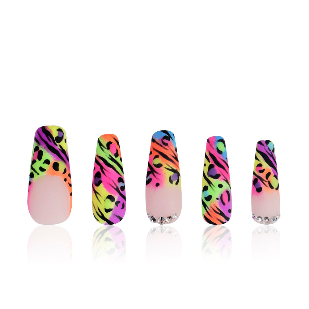 LOVFUL Illusion nails with full crystal cover for a luxurious manicure