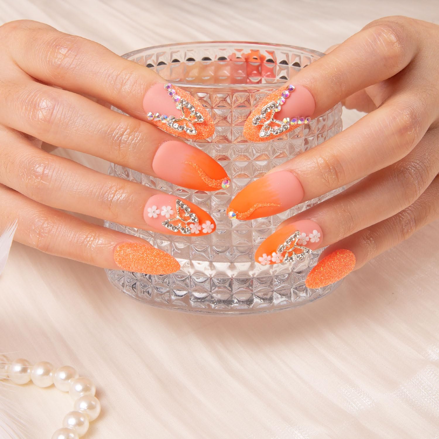 LOVFUL almond-shaped regular 1.0 inch nails for a natural fit.