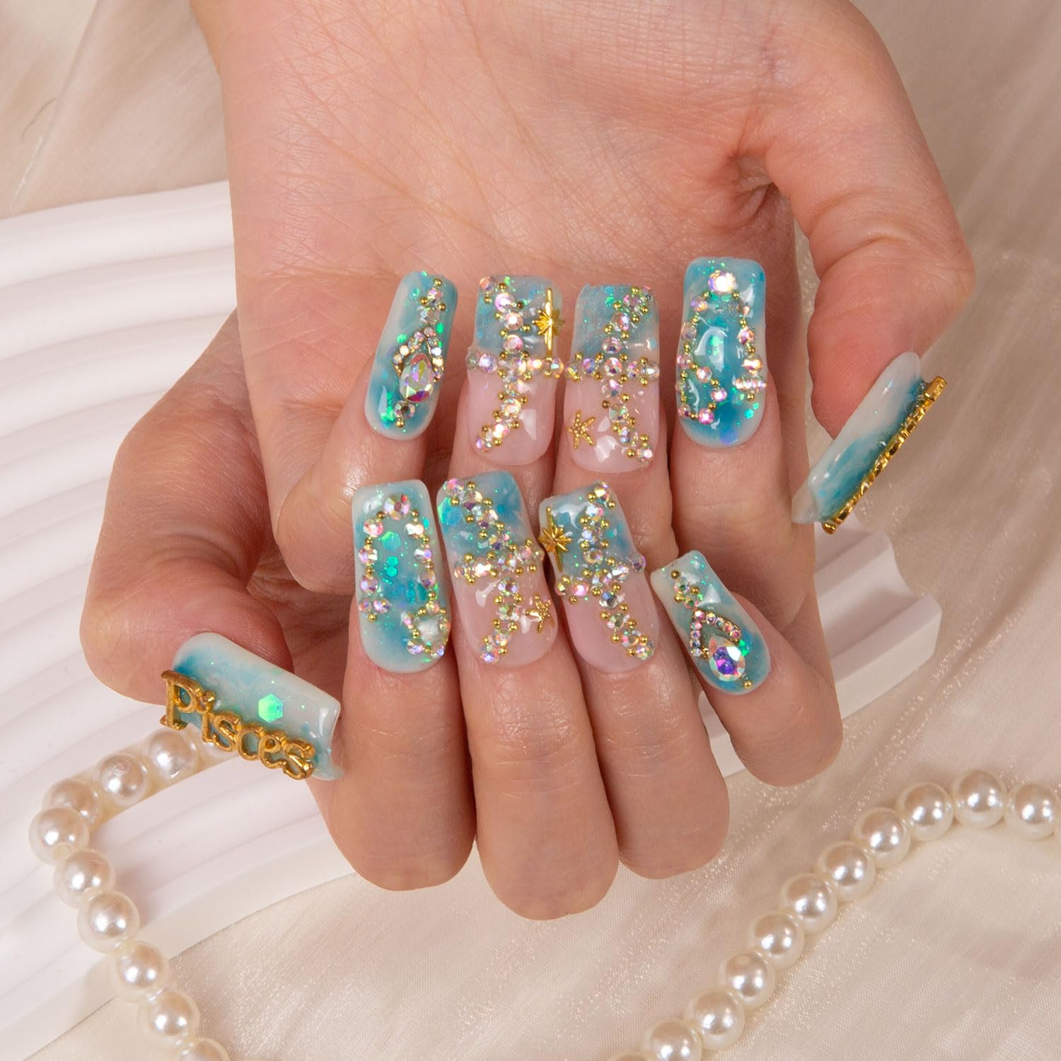 LOVFUL Square regular 1inch nails in everyday chic styling.