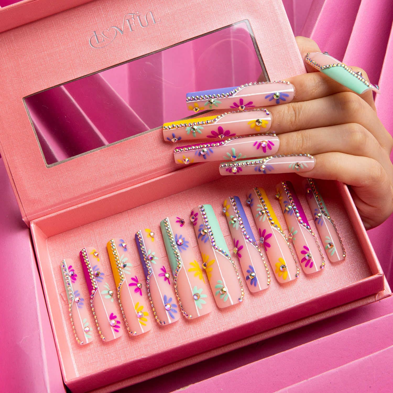LOVFUL Wild Blooming full-crystal coverage nails glow elegantly