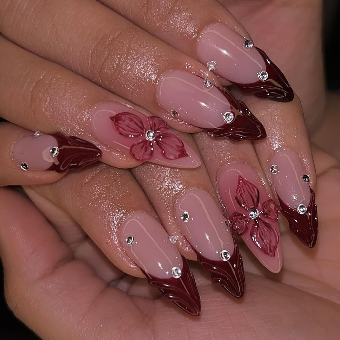 LPOODDNU 24-piece almond nail kit arranged for quick DIY manicure