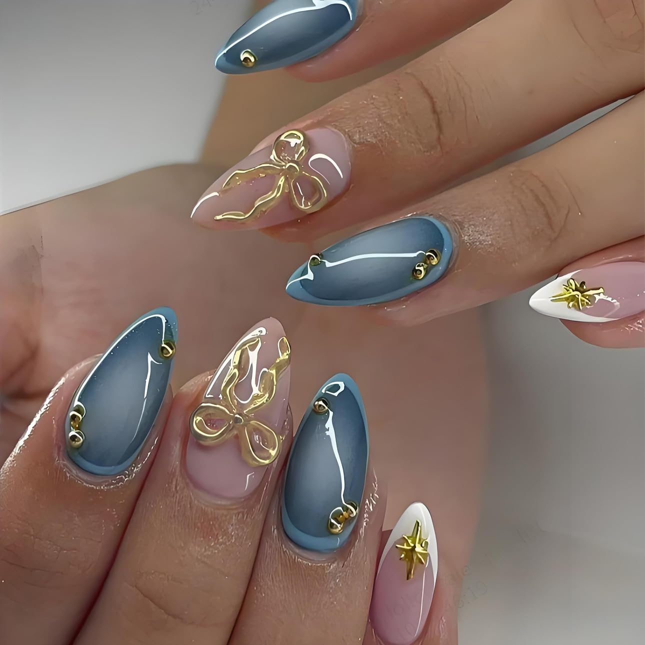 LPOODDNU 3D gold bow star press-on nails in almond shape for premium salon-style nails.
