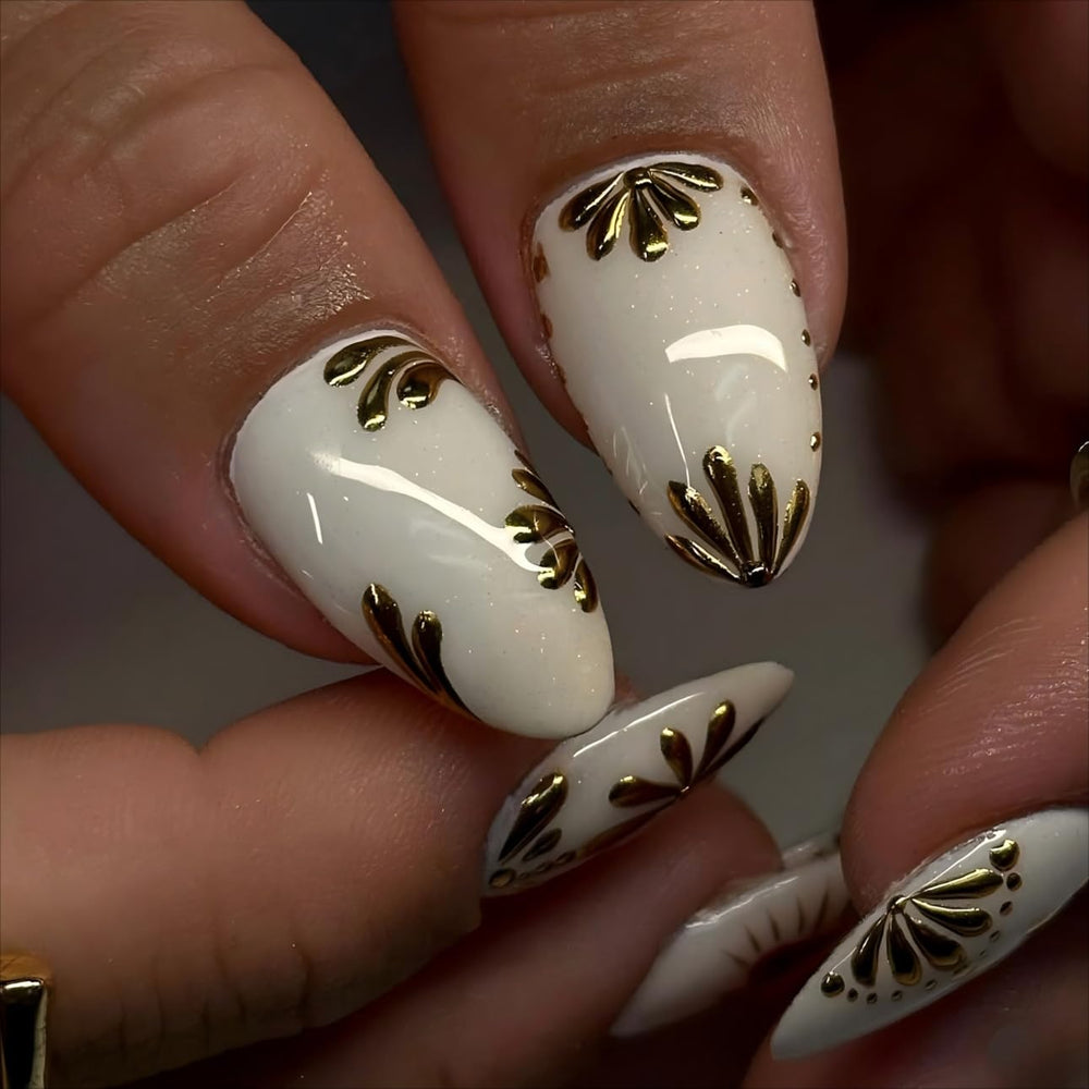 LPOODDNU red heart accent nails add a playful, romantic touch.
