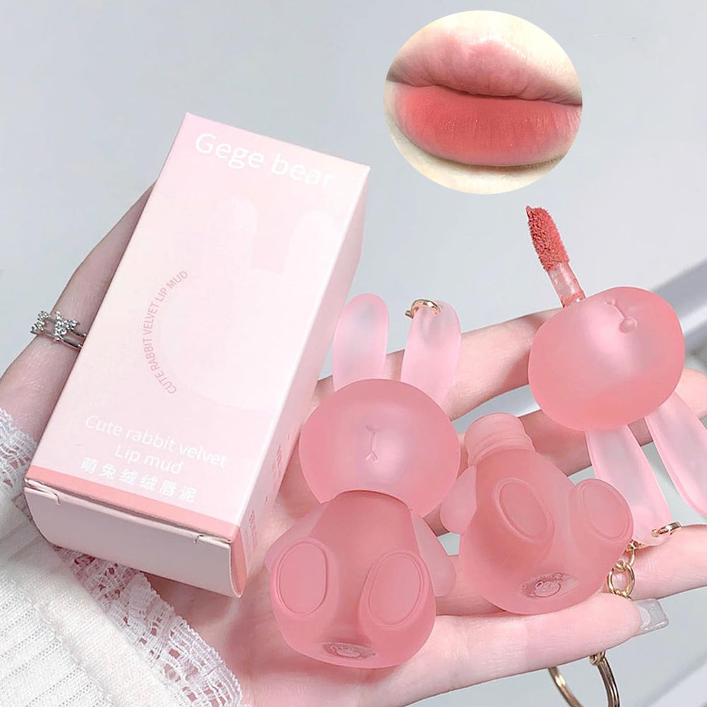LuckNest extended applicator ensures even coverage on lips