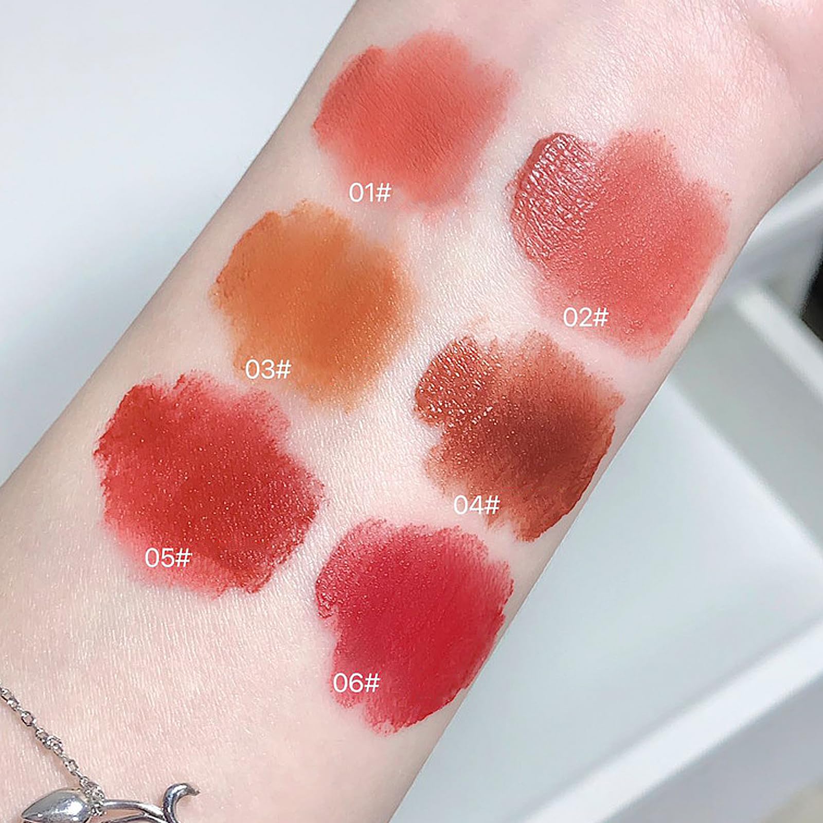 LuckNest smudge-free velvet finish on lips for a clean look