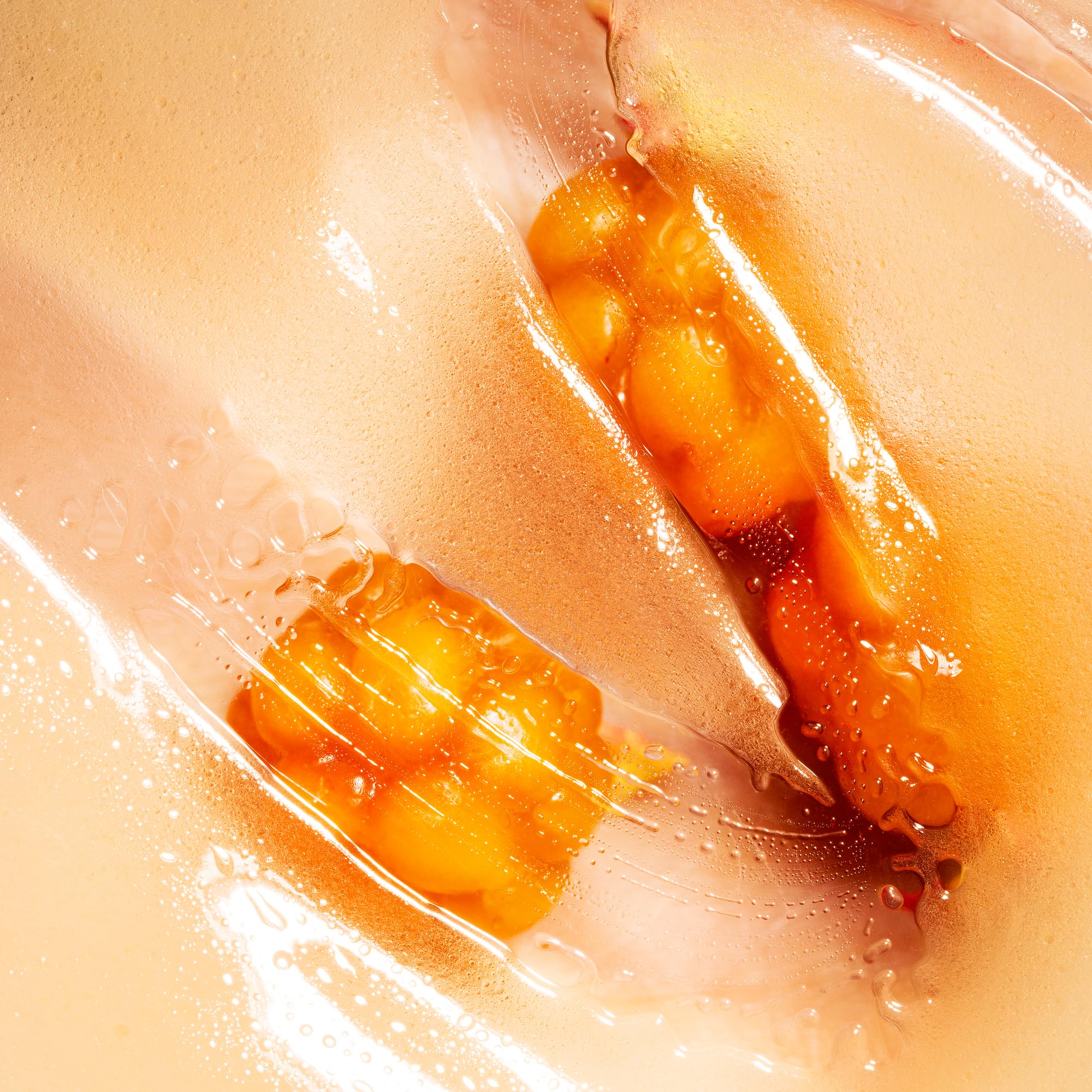 Lumene Nordic-C Valo hyaluronic acid layer demonstrates lasting moisture.