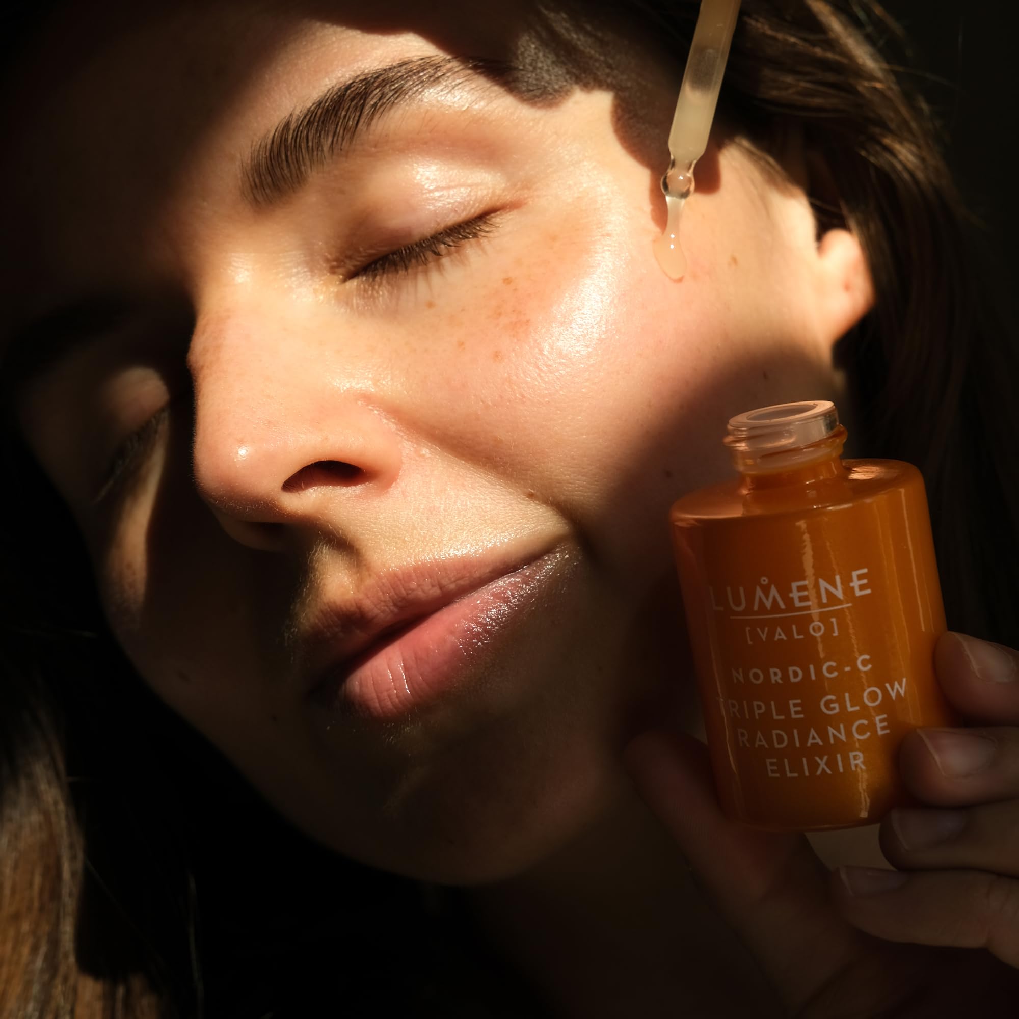 Lumene Nordic-C Valo vitamin C glow during morning skincare routine.
