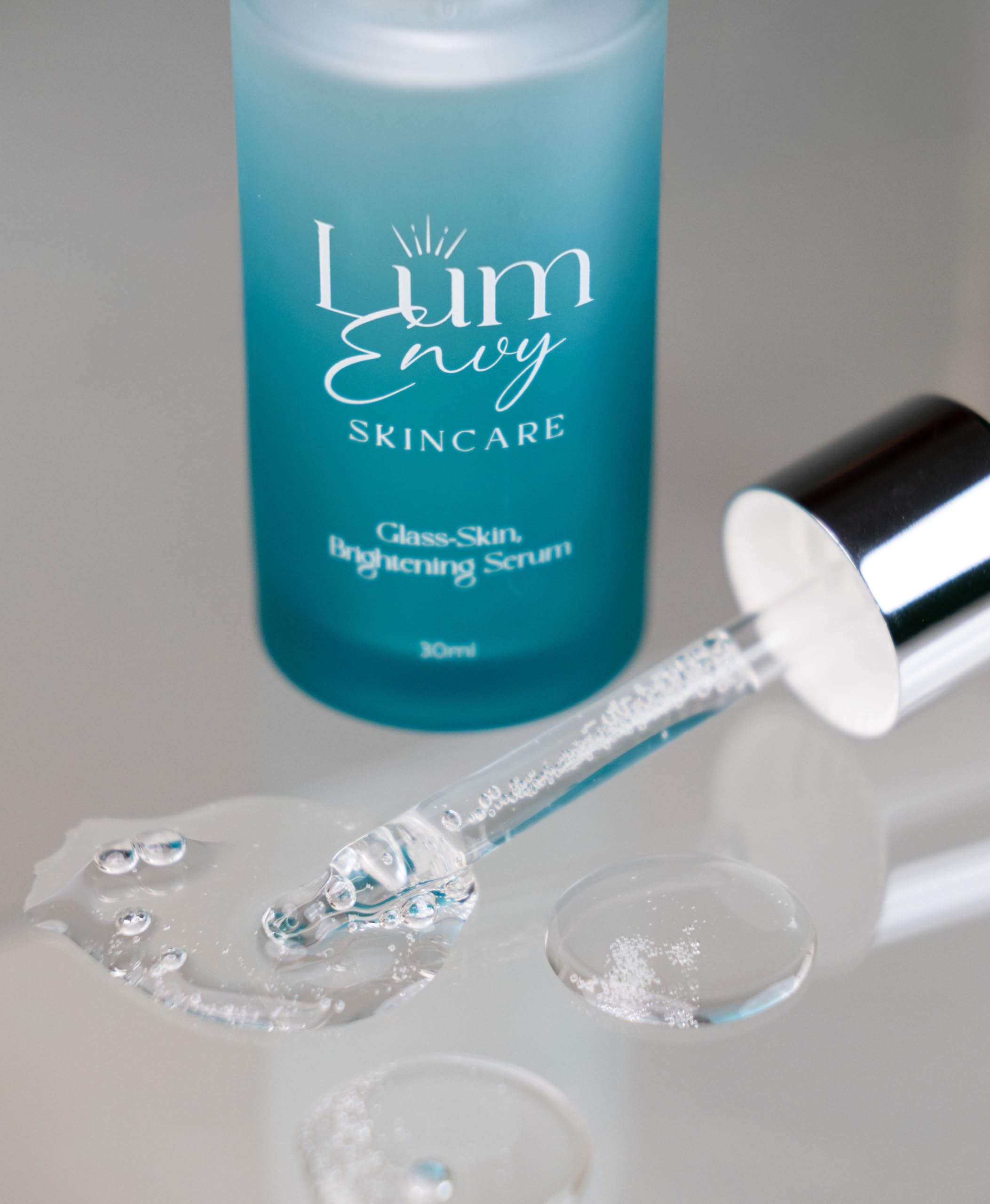 LumEnvy ingredient icons highlight PDRN, Niacinamide, and Centella for soothing benefits.