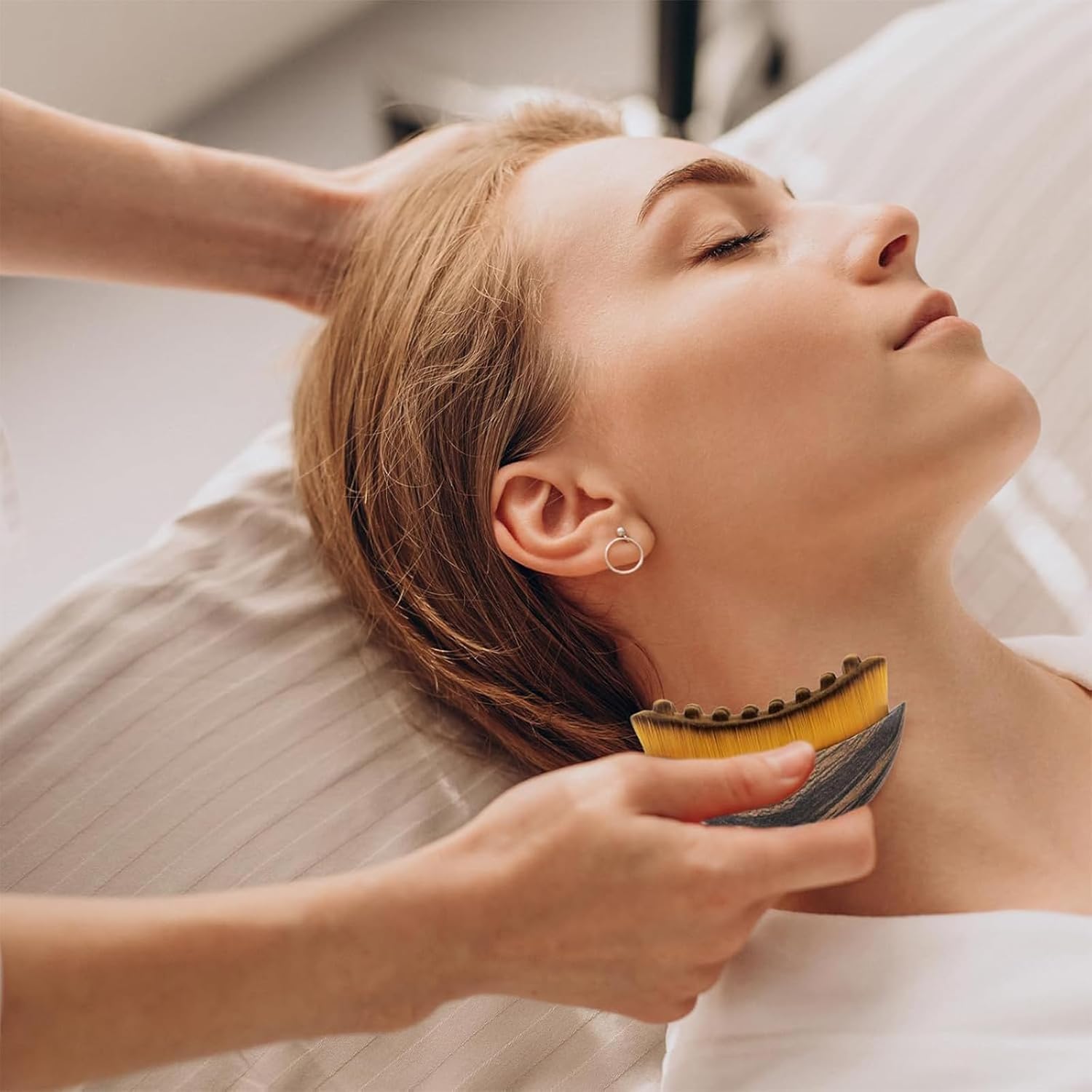 Lymphatic Contour Face Brush is easy to clean for quick maintenance