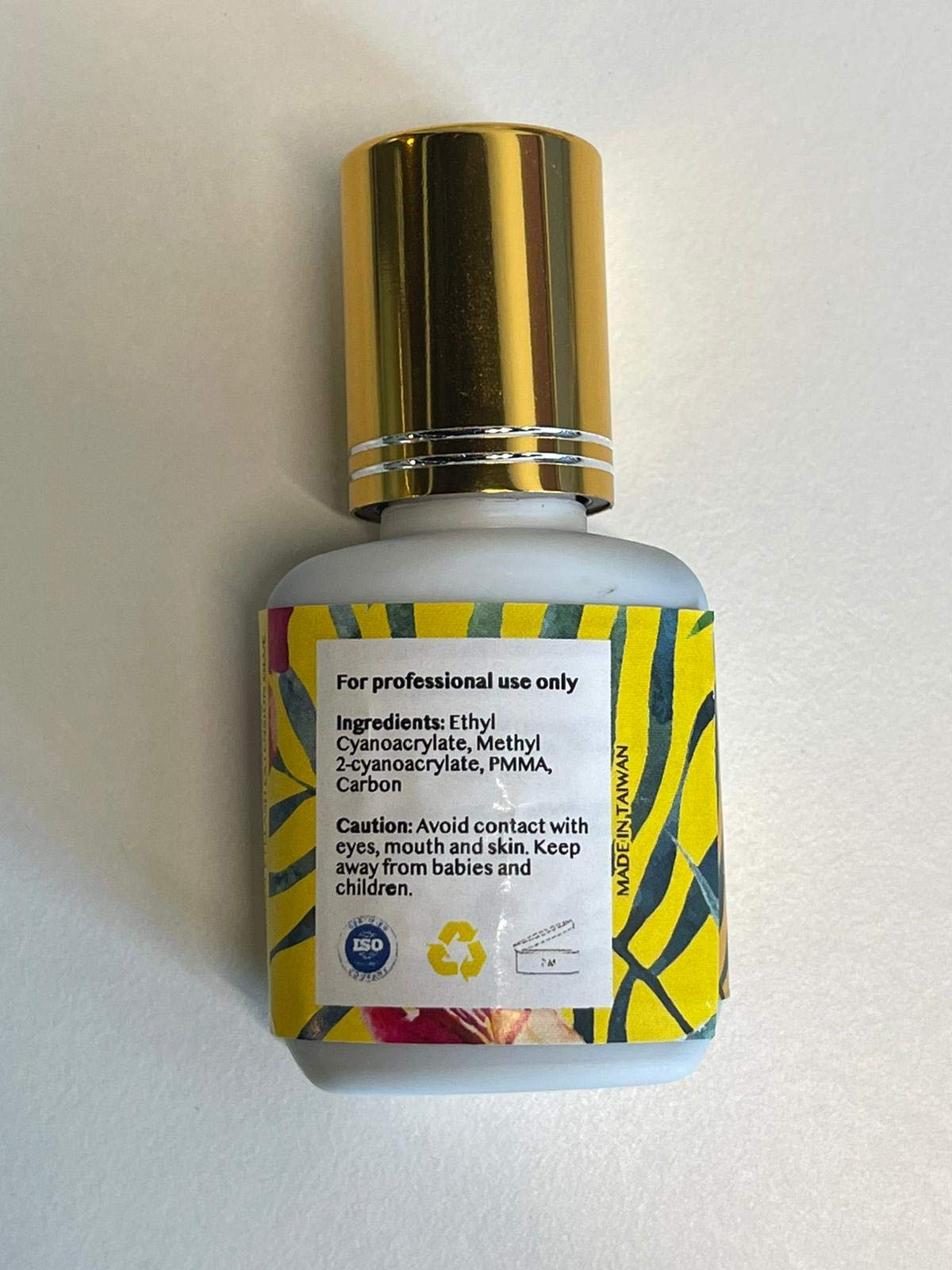 Lyon Lash low-fume formula close-up ideal for studio work.