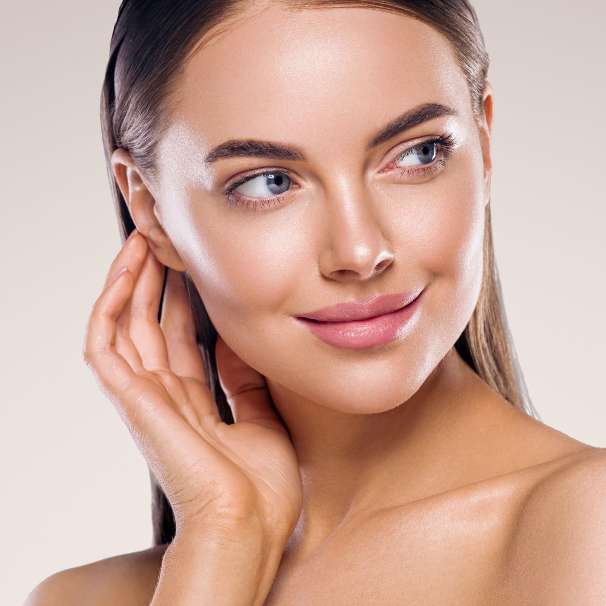 M. Asam Magic Finish Satin Blush contains hyaluronic acid for comfortable wear.